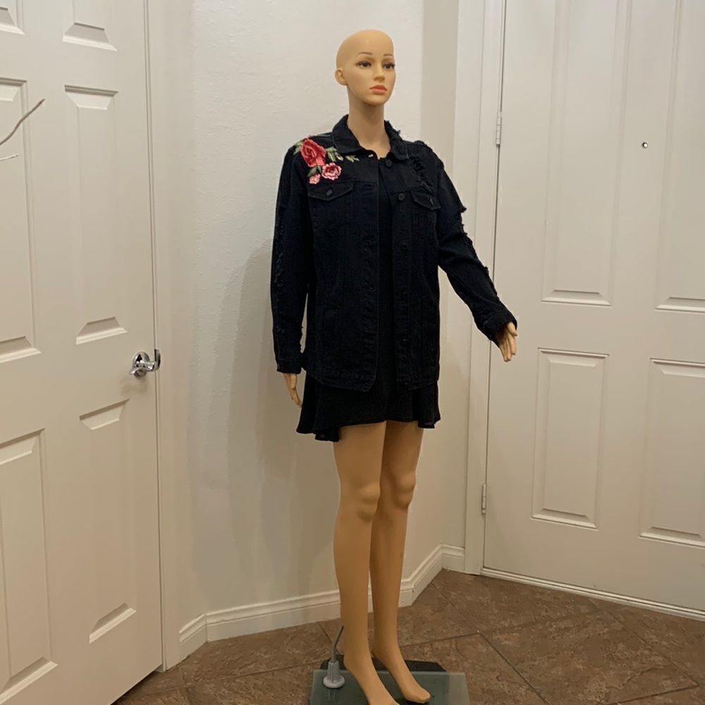 Boom boom jeans Large Black Rose Appliqued Distressed Long Sleeve Button Jacket